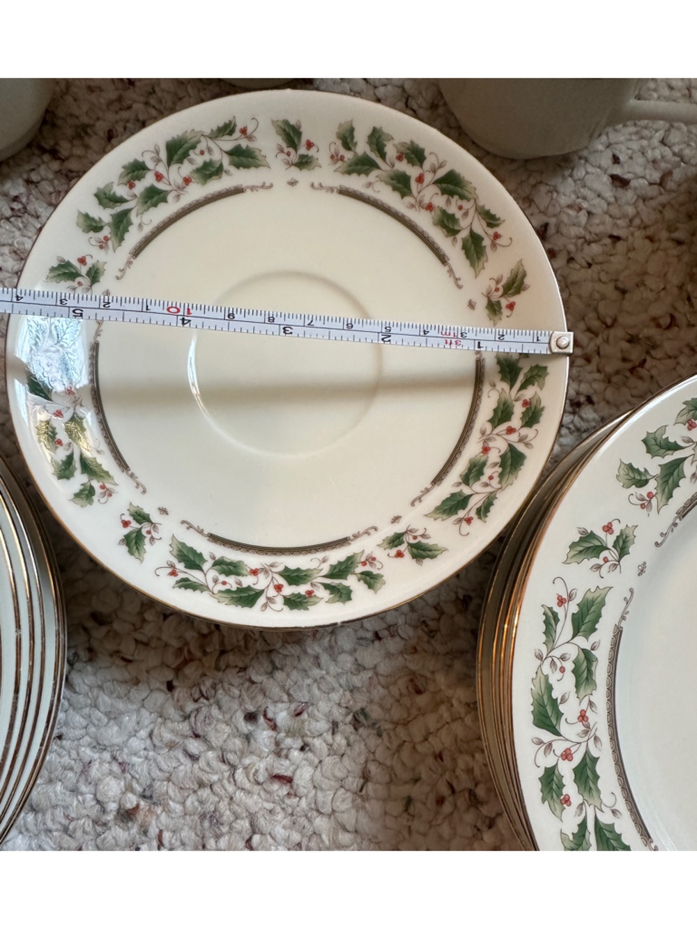 ROYAL LIMITED HOLLY HOLIDAY DISHES